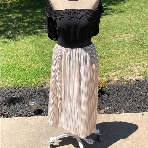 Xhilaration Dresses & Skirts - NWOT ✨Target MIDI Skirt